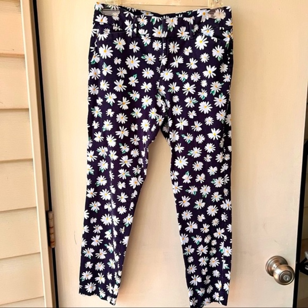 OLD NAVY PIXIE ANKLE CUT PANTS